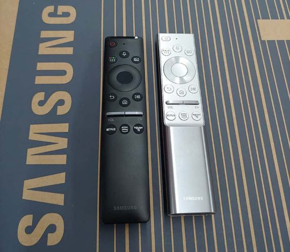 samsung-smart-remote-fernbedienung Die beiden aktuellen Samsung Smart Remotres. Smart Remote Black und Smart Remote Premium